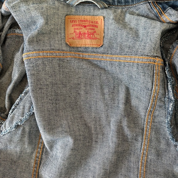 Vintage Levi’s Denim Jacket Size Small Indigo Blue Jean Jacket Pre-Loved - Picture 8 of 10